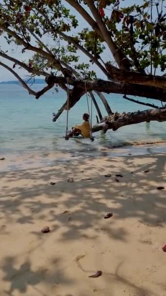 Kobiety Spacerujące Plaży Tajlandii Koh Kradan Trang Południowej Tajlandii Para — Wideo stockowe