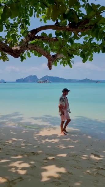 Homem Praia Ilha Tailandesa Koh Kradan Trang Sul Tailândia Homem — Vídeo de Stock