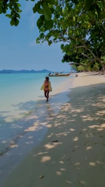 Ženy Kráčející Pláži Thajského Ostrova Koh Kradan Trang Jižní Thajsko — Stock video