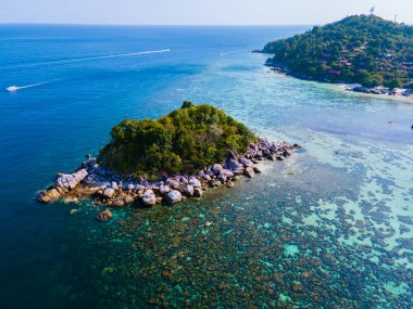 Tayland 'daki Koh Lipe Adası sahilinde insansız hava aracı görüntüsü..