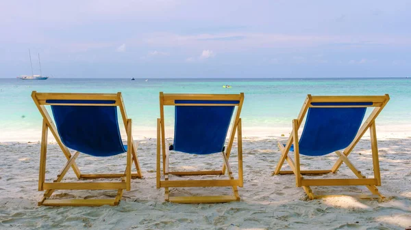Güneşli Bir Günde Tayland Daki Koh Kradan Adasında Plaj Sandalyeleri — Stok fotoğraf