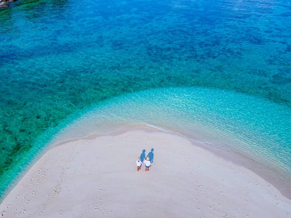Пара Мужчин Женщин Пляже Острова Липе Таиланде — стоковое фото