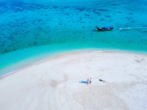 Casal Homens Mulheres Praia Lipe Island Tailândia Drone Vista Aérea — Fotografia de Stock