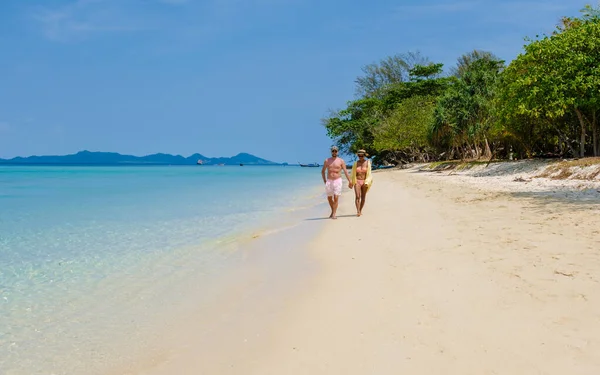 Couple Men Woman Beach Koh Kradan Island Thailand Men Women — стоковое фото