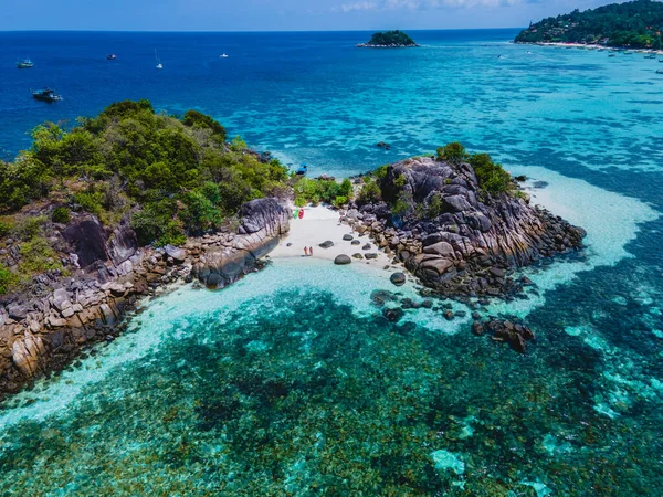 Para Plaży Kla Island Naprzeciwko Wyspy Koh Lipe Południowa Tajlandia — Zdjęcie stockowe