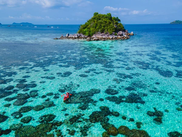 Pár Pláži Ostrova Kla Před Ostrovem Koh Lipe Jižní Thajsko — Stock fotografie