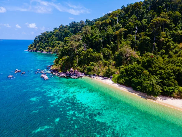 Острів Аданг Поблизу Острова Ліп Південний Таїланд Різнокольоровим Океаном Білим — стокове фото