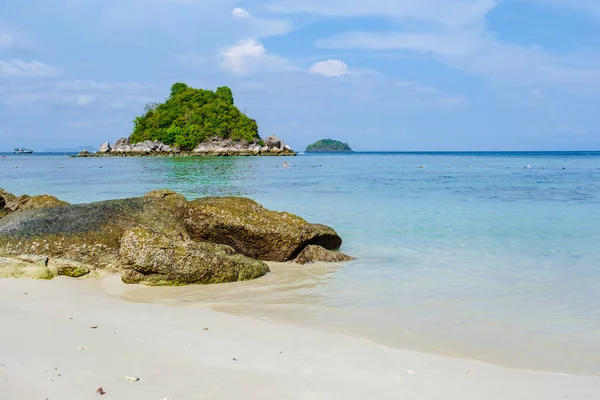 Wyspa Koh Lipe Południowa Tajlandia Turkusowym Oceanem Białą Piaszczystą Plażą — Zdjęcie stockowe