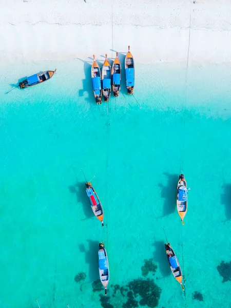 Barche Colorate Longtail Nell Oceano Blu Koh Lipe Island Thailandia — Foto Stock