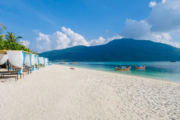 Sillas Playa Playa Koh Lipe Island Sur Tailandia Tumbona Con —  Fotos de Stock