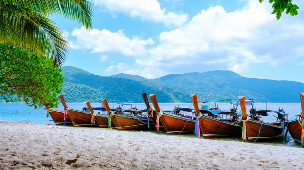 タイ南部のコリペ島では ターコイズ色の海と白い砂浜があります タルタオ国立公園 コーライ島 — ストック写真