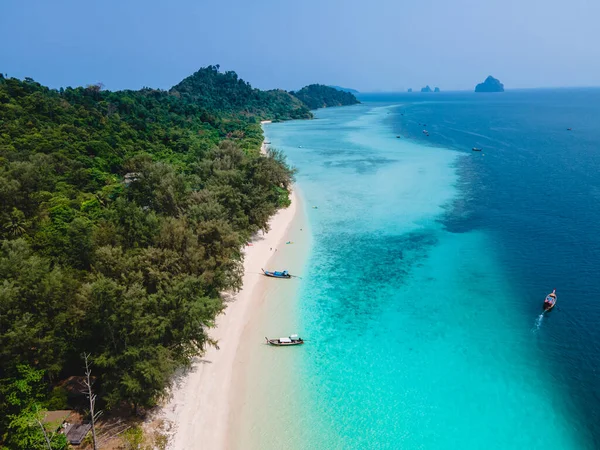 Wyspa Koh Kradan Białą Tropikalną Plażą Turkusowym Oceanem Słoneczny Dzień — Zdjęcie stockowe