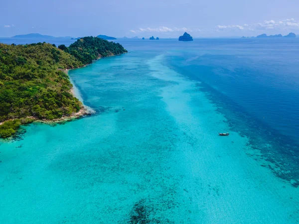 Isla Koh Kradan Con Una Playa Tropical Blanca Océano Color —  Fotos de Stock