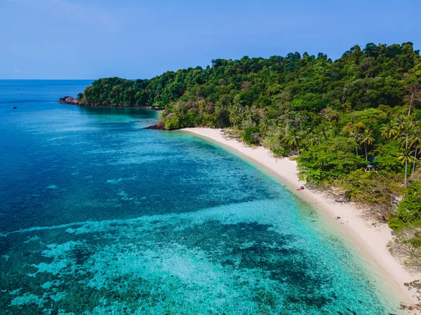 タイの白い熱帯のビーチとターコイズブルーの海を持つKoh Kradan島 — ストック写真