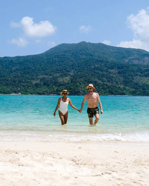 Para Plaży Koh Lipe Island Tajlandia Tropikalna Wyspa Błękitnym Oceanem — Zdjęcie stockowe