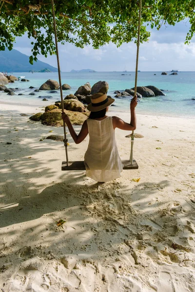Ασία Γυναίκες Διακοπές Στο Νησί Koh Lipe Ταϊλάνδη Ένα Τροπικό — Φωτογραφία Αρχείου