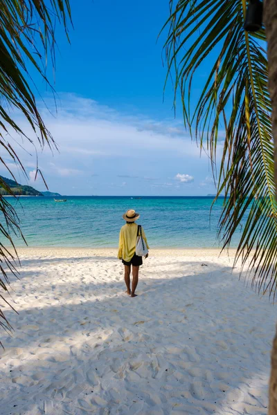 Mulheres Praia Koh Lipe Island Tailândia Uma Ilha Tropical Com — Fotografia de Stock