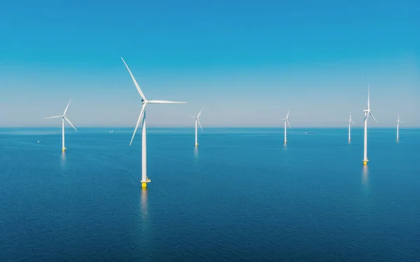 风车公园 大海中蓝天 荷兰欧洲Flevoland最大的风电场 — 图库照片