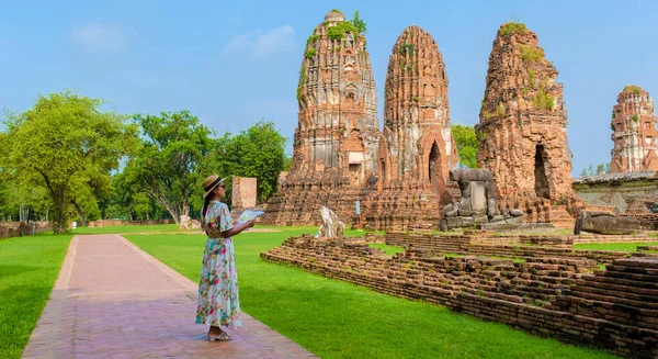 Ayutthaya Tayland Wat Mahathat Ayutthaya Tayland Ziyaret Eden Şapkalı Turist — Stok fotoğraf