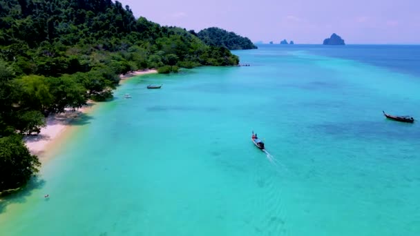 Koh Kradan Island Södra Thailand Med Longtail Båtar Stranden Och — Stockvideo