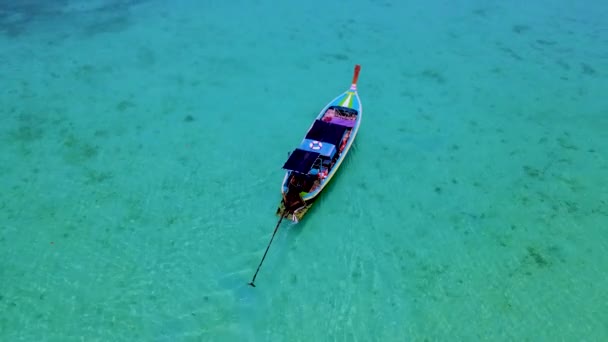 Koh Kradan Island Jižní Thajsko Dlouhými Ocasy Lodí Turqouse Barevného — Stock video