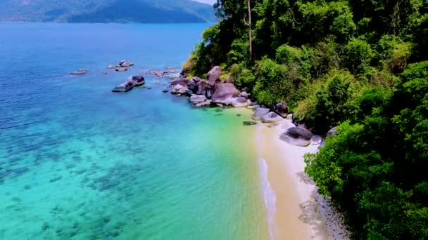 高阿当岛泰国萨顿 拥有热带海滩和塔鲁涛国家公园的草屋色海洋 — 图库视频影像