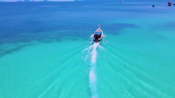 Koh Kradan Island Südthailand Mit Langschwanzbooten Strand Und Einem Türkisfarbenen — Stockvideo