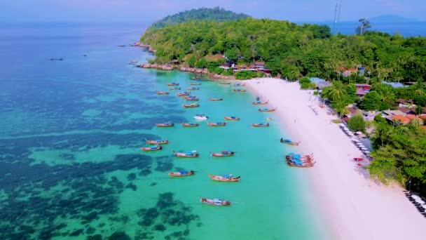 Длиннохвостые Лодки Острове Липе Koh Lipe Island Satun Thailand Пляжем — стоковое видео