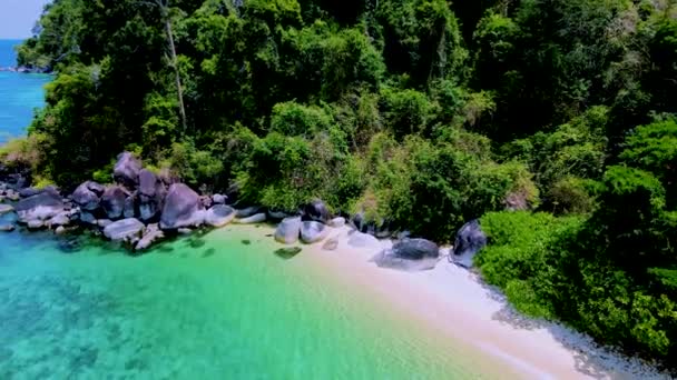 Tarutao Ulusal Parkı Nda Tropikal Plajı Turkuaz Renkli Okyanusu Olan — Stok video