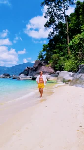 Tropischer Strand Der Insel Koh Kradan Thailand Trang Junge Männer — Stockvideo
