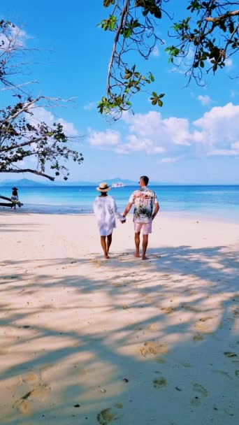 Paar Männer Und Frauen Strand Der Thailändischen Insel Koh Kradan — Stockvideo