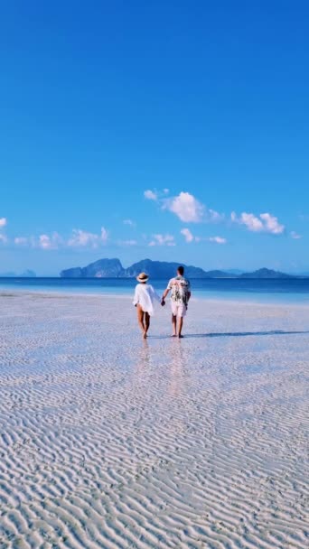 Paar Mannen Vrouwen Het Strand Van Koh Kradan Island Thailand — Stockvideo
