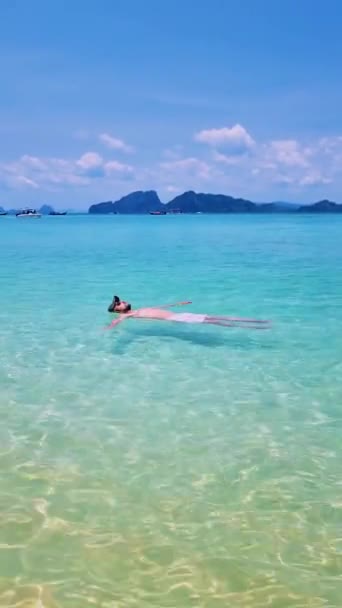 Koh Kradan Island Trópusi Strand Thaiföld Trang Fiatal Férfiak Pihennek — Stock videók