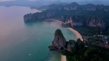 Railay Beach Krabi Tayland, Railay Krabi 'nin tropikal plajı..