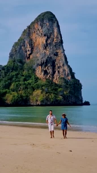 Railay Beach Krabi Tajlandia Tropikalna Plaża Railay Krabi Kilku Mężczyzn — Wideo stockowe