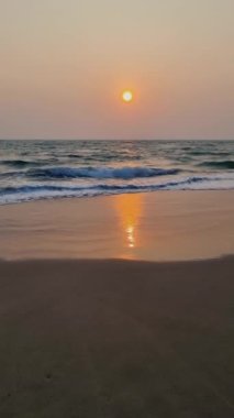 Yaz boyunca Koh Lanta Adası 'ndaki plajda gün batımı.