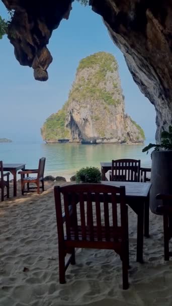 Ресторан Гротто Пляжі Залізничного Пляжу Крабі Таїланд Влітку День Вранці — стокове відео