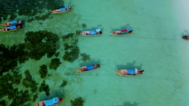 Koh Lipe Thailand Luchtfoto Van Longtail Boten Turquoise Gekleurde Oceaan — Stockvideo