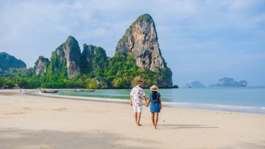 Railay Beach Krabi Tayland, Railay Krabi 'nin tropikal plajı.