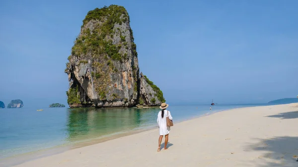 Asiatische Frauen Railay Beach Krabi Thailand Dem Tropischen Strand Von — Stockfoto