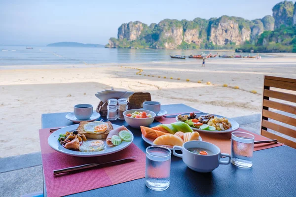 Petit Déjeuner Dans Hôtel Luxe Sur Plage Railay Krabi Thaïlande — Photo