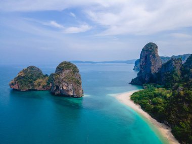 Railay Plajı, Krabi Tayland. Bir yaz günü, Railay Krabi 'nin tropik plajı.