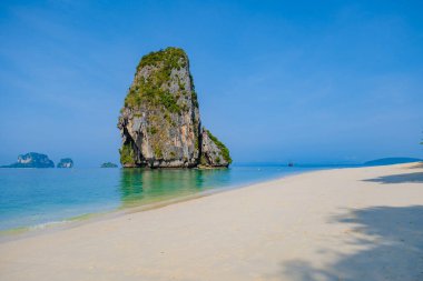 Railay Plajı, Krabi Tayland. Bir yaz günü, Railay Krabi 'nin tropik plajı.