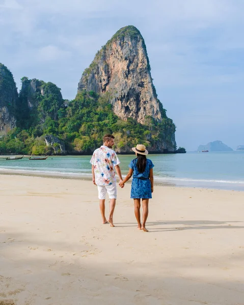 Ein Paar Männer Und Frauen Strand Railay Beach Krabi Thailand — Stockfoto