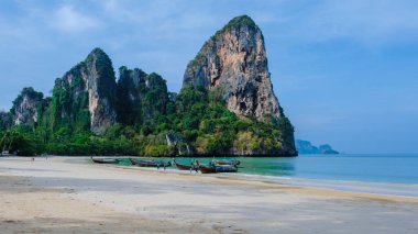 Railay BRailay Plajı Krabi Tayland, Railay Krabi 'nin tropik plajı..
