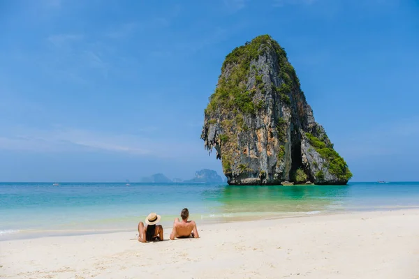 Railay Beach Krabi Thaïlande Plage Tropicale Railay Krabi Couple Hommes — Photo