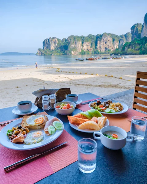Śniadanie Luksusowym Hotelu Plaży Railay Krabi Tajlandii — Zdjęcie stockowe