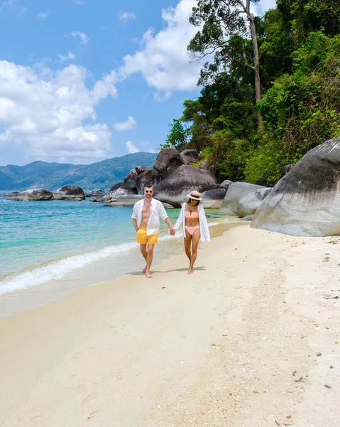 Koh Adang Island Southern Thailand Couple Men Women Beach Turqouse — Stock Photo, Image