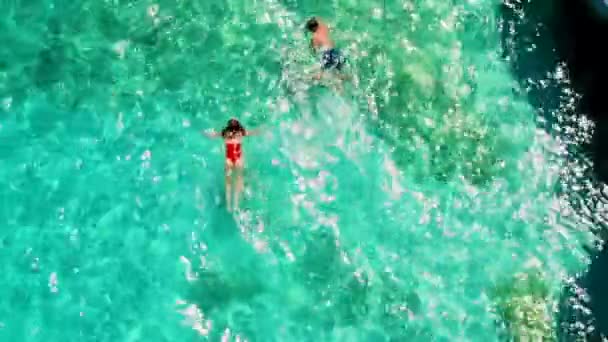 Golfo Orosei Sardina Men Women Ocean Crystal Clear Blue Water — Stock Video