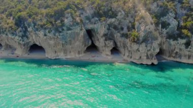 Cala Luna Plajı Sardinya, Cala Luna Sardinia sahilinde yaz günü İtalya Golfo Di Orosei Cala Gonone, Sardunya, İtalya